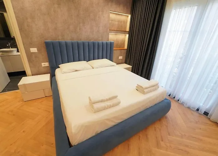 2 Steps From Center 3 4 Тирана