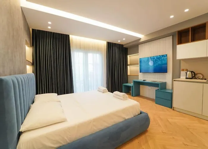 2 Steps From Center 3 4 Апартаменты *